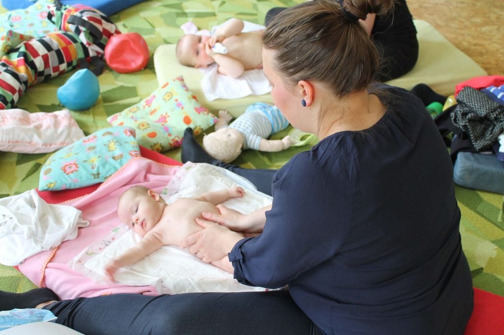 Masáže dojčiat, alebo čo teda konkrétne ovplyvním, keď budem pravidelne masírovať svoje bábätko?