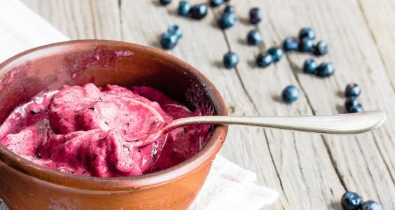 Rýchla banánovo-čučoriedková zmrzlina bez cukru