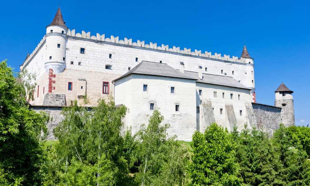 Po návšteve Zaježovej odporúčam pokračovať smerom na Vígľaš. Malá obec na južnom ťahu do Lučenca je známa najmä svojím hradom.
