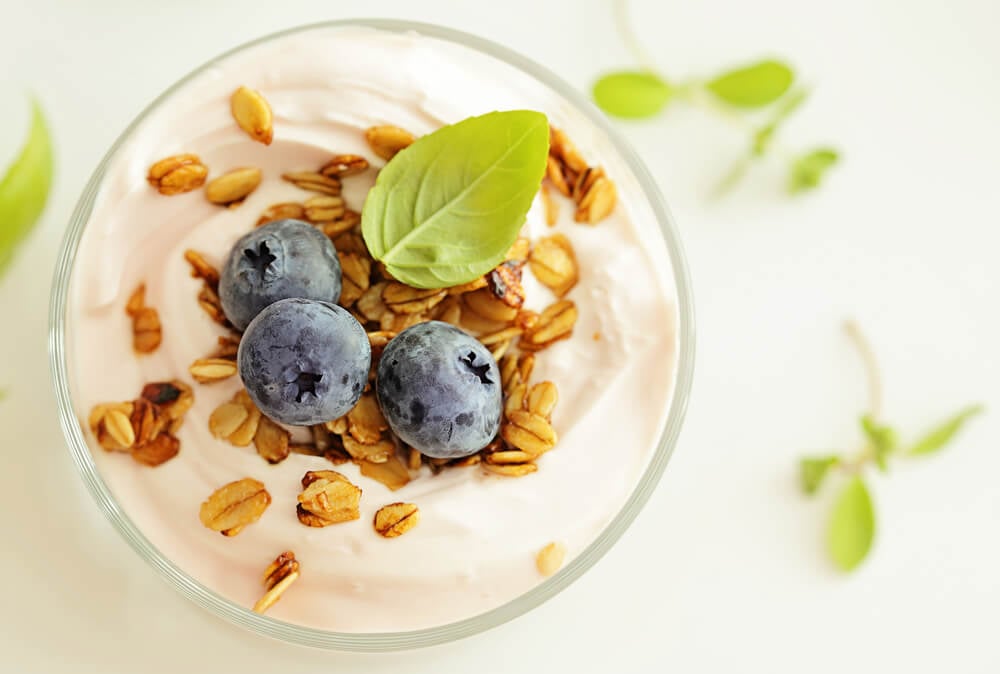 granola s jogurtom