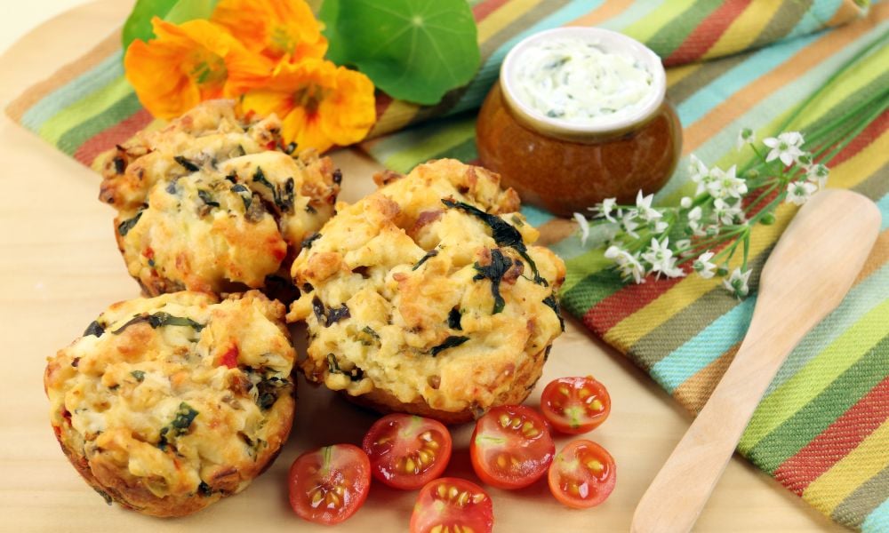 Muffiny plnené údeným mäsom